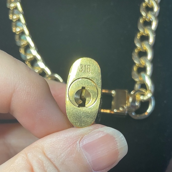 #316 Louis Vuitton padlock without key on unbranded necklace chain - Picture 4 of 5